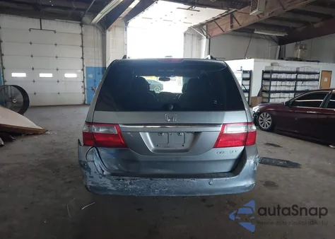 2005 Honda Odyssey Touring z USA, uszkodzony, nr VIN 5FNRL38825B116237